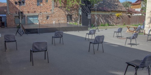 Haideți la teatru!